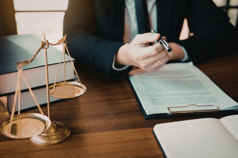 Українці зможуть безплатно отримувати правову допомогу у 28 країнах: Рада ухвалила закон