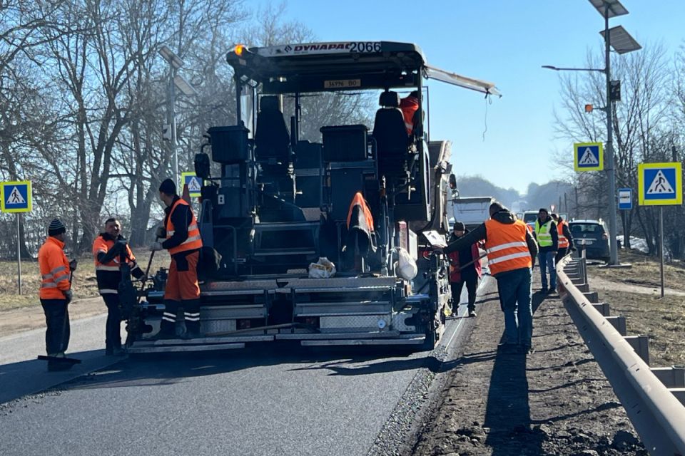 Дорожники розпочали ремонт основних автошляхів Тернопільщини (пресслужба)