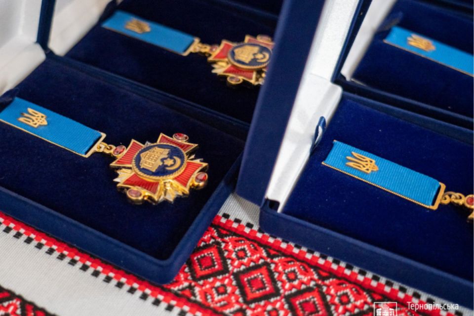 Рідним загиблих Героїв вручили відзнаки «Почесний громадянин міста Тернополя»