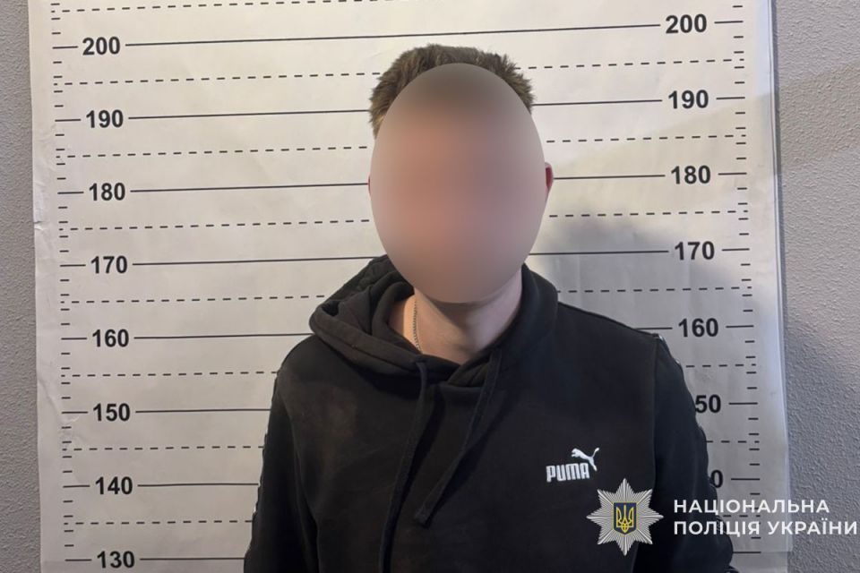 Вирвали з рук 40 тисяч гривень: у центрі Тернополя  затримали 21-річного підозрюваного у  пограбуванні