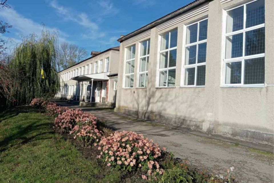 Майно школи на Кременеччині вартістю 22 мільйони гривень суд залишив у власності держави