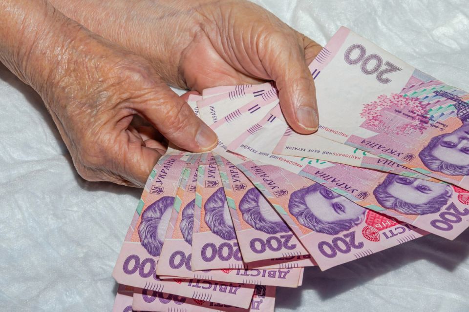 Пенсіонерам і вразливим категоріям автоматично нарахують по 1500 гривень у квітні