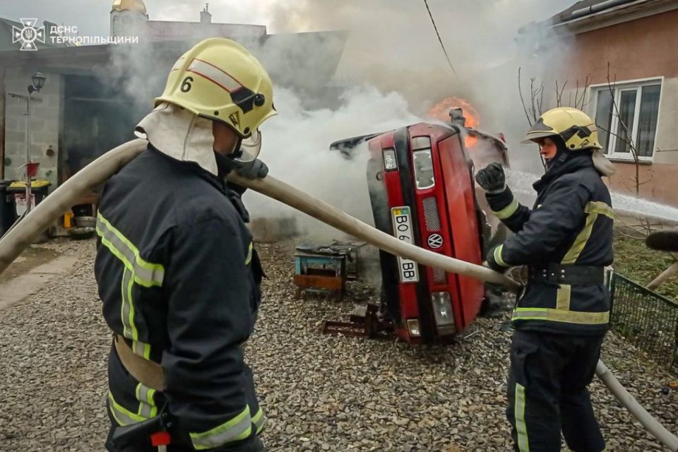 Горіли автівки в Чорткові та на Збаражчині