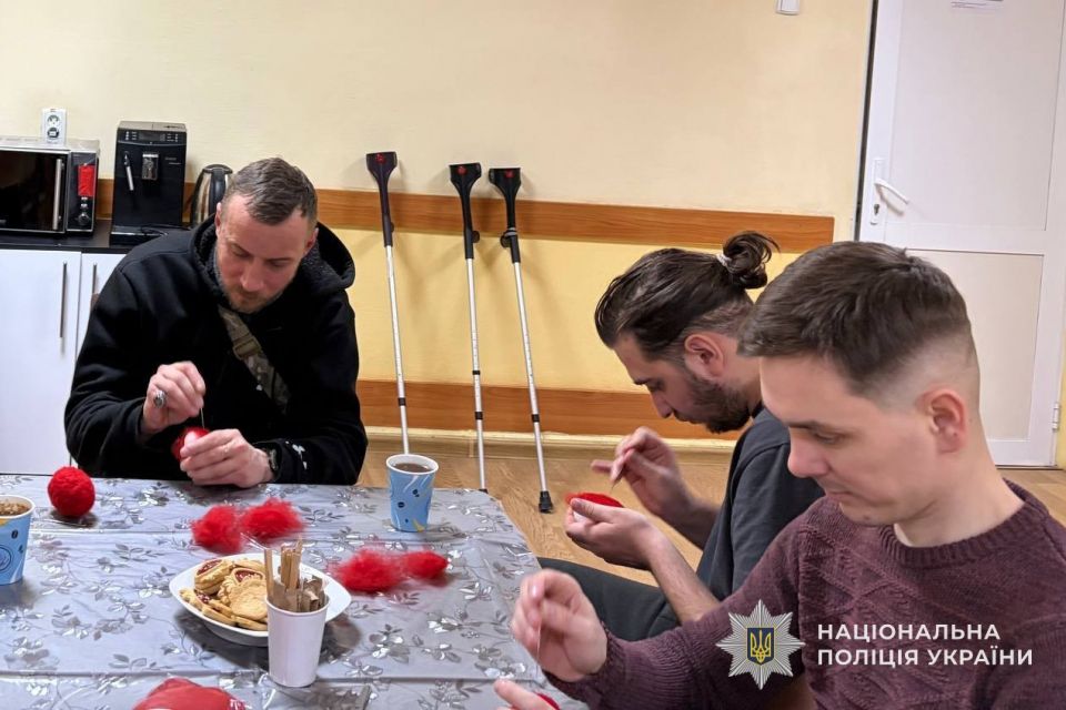 Писанки як терапія: у Тернополі військові на реабілітації відновлюються за допомогою творчості