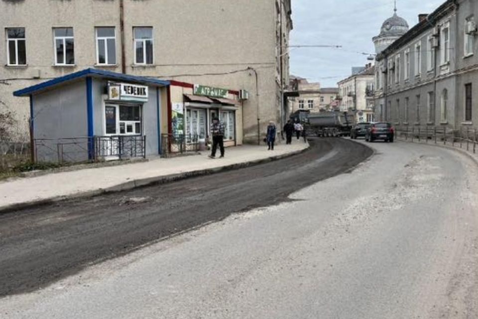 У Бережанах ремонтують дорогу: є обмеження для водіїв