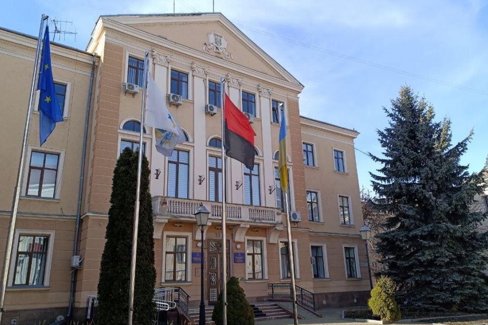 Суперечливі проєкти, оновлений статут та квартири: ключові рішення сесії Тернопільської міськради