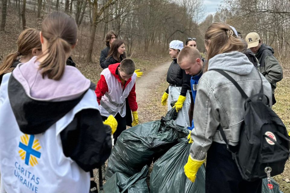 Понад 50 мішків сміття зібрали під час екоакції у парку «Сопільче»