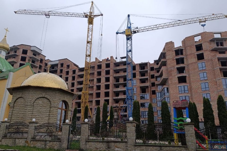 Суд арештував скандальну церковну землю на Слівенській-Малишка. Чи зупинить це будівництво