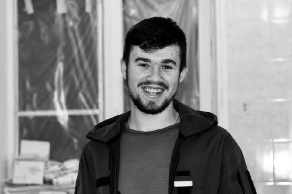 «Поспішав туди, звідки всі намагалися вибратися»: пам’яті бойового медика Віталія Гакала