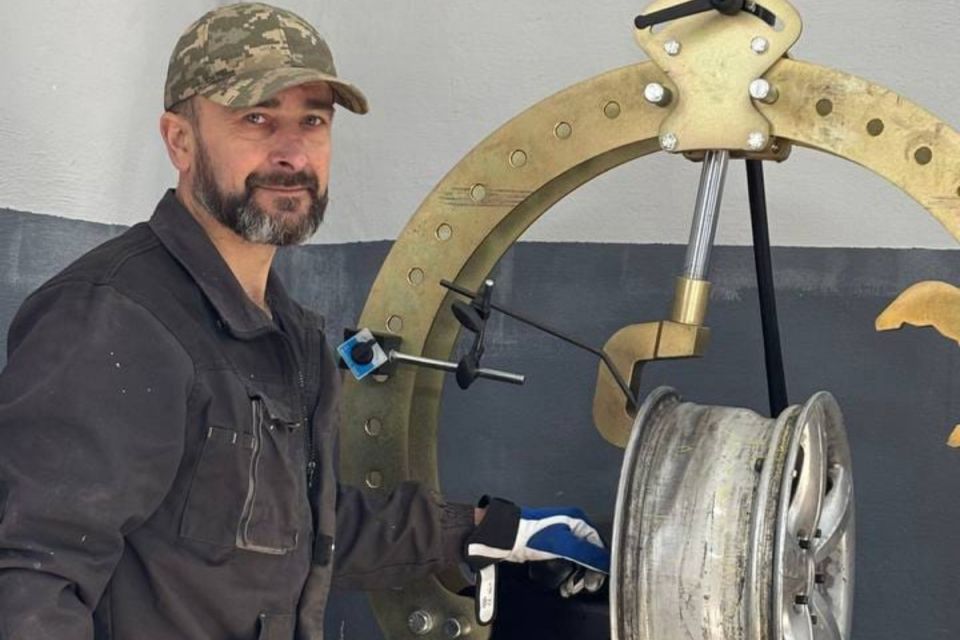 Від ремонту шин до рихтування дисків: ветеран війни після ампутації відкрив шиномонтаж у Чорткові (Партнерський проєкт)