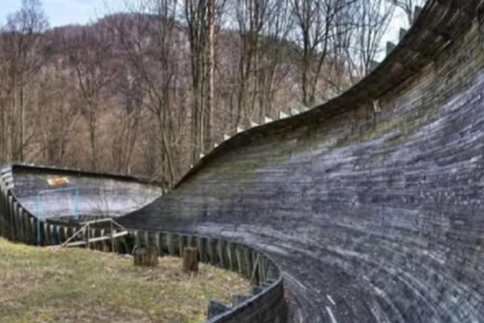 Загибель дев'ятикласниці на санній трасі: директору спортшколи оголосили підозру