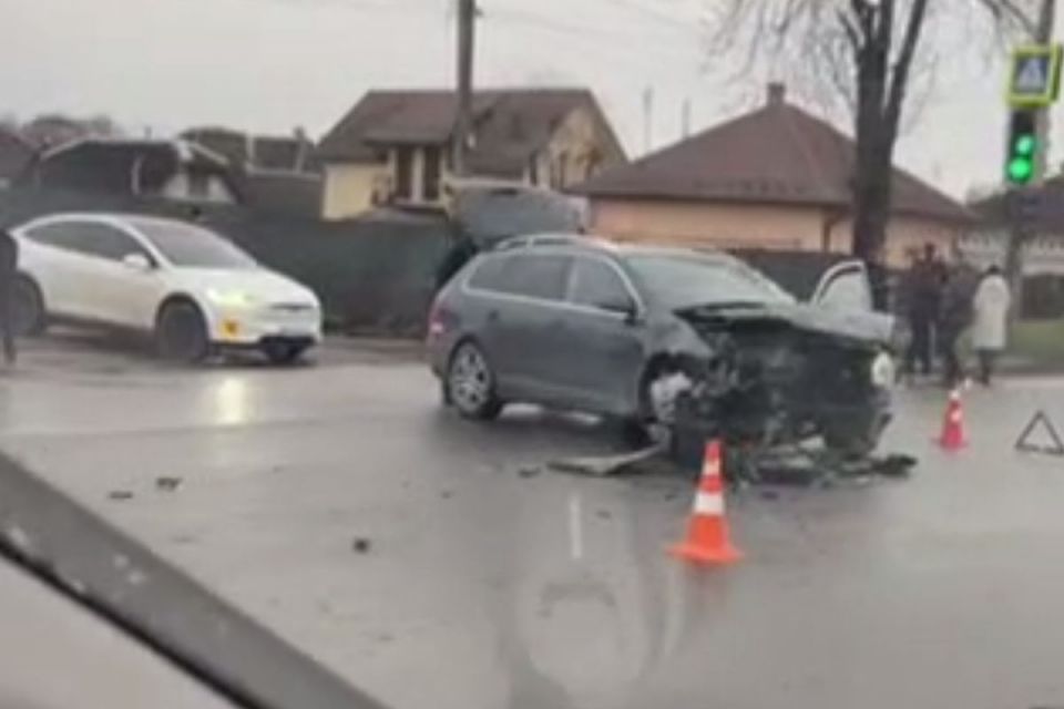 Аварія на Микулинецькій. Одна смуга руху перекрита