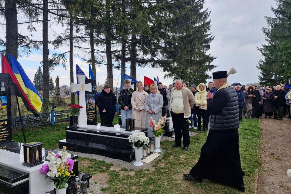 У Великих Бірках освятили пам’ятники загиблим Героям