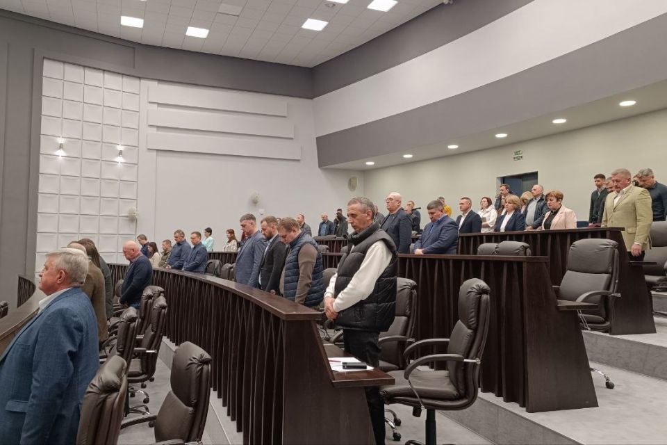 Понад 40 депутатів присутні на сесії обласної ради. Які питання мають розглянути