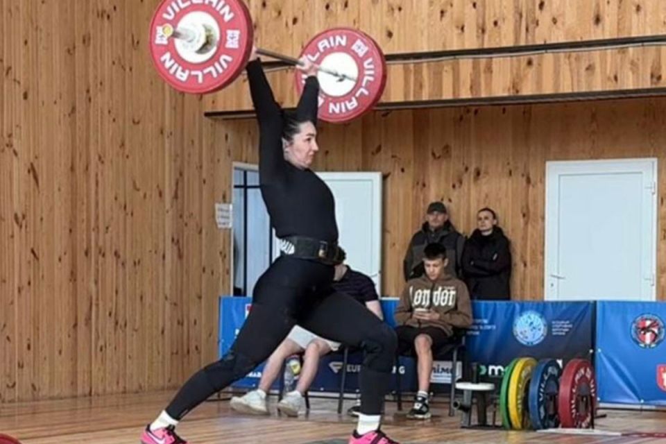 Поліцейська з Тернополя захистила титул чемпіонки України з важкої атлетики