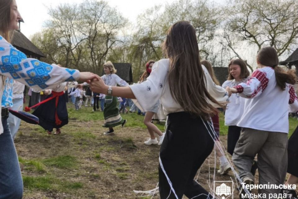 Сотні тернополян та гостей міста долучилися до участі в «Гаївках з молоддю»