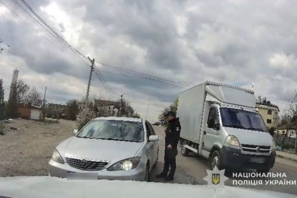 На Чортківщині п'яний водій намагався дати поліцейським 500 доларів та отримав кримінальне провадження