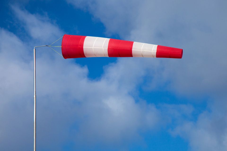 На Тернопільщині оголосили жовтий рівень небезпеки через посилення вітру