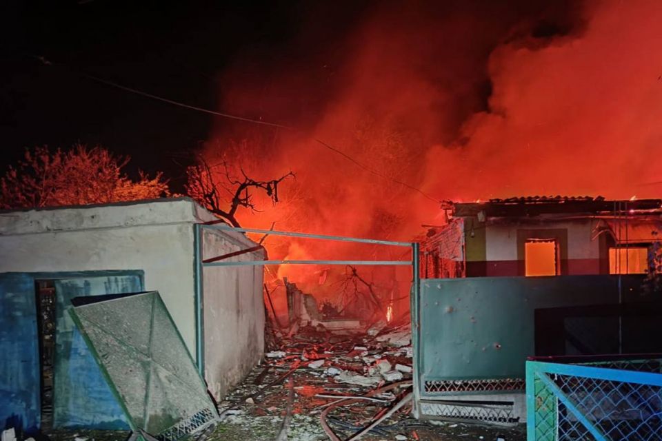Окупанти вдарили по лікарні, автобусах та будинках: подробиці нічної атаки