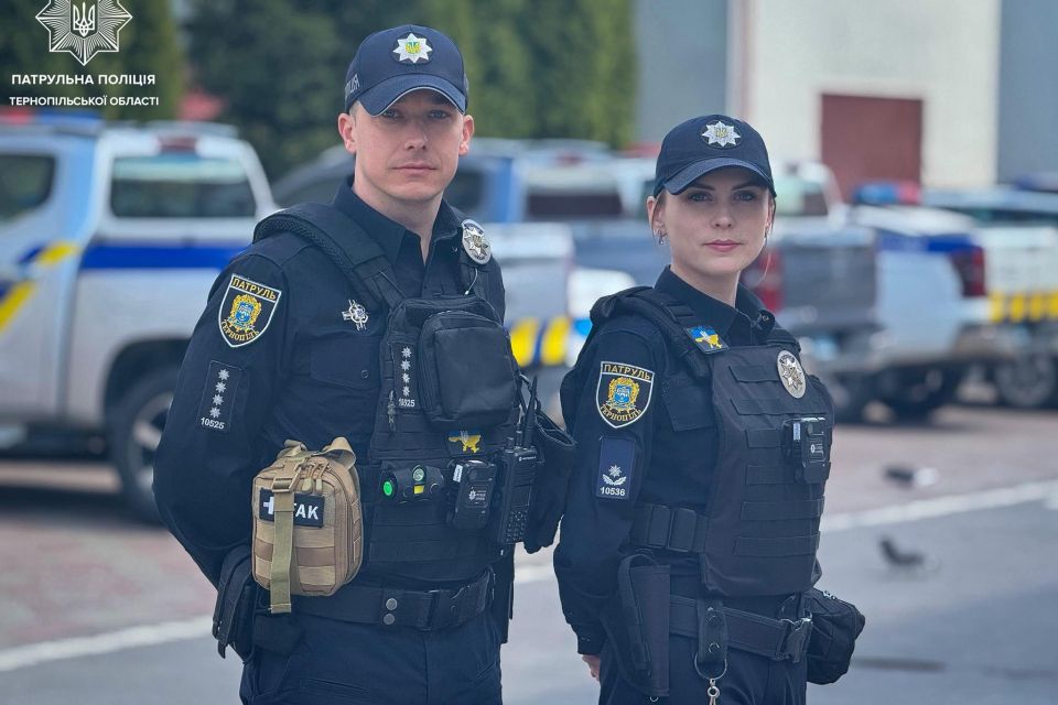 Патрульні врятували батька з сином під час масованого обстрілу Тернополя