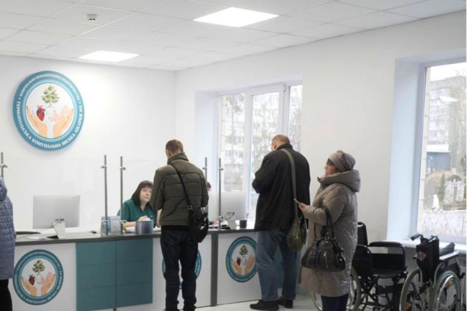 В одній з тернопільських лікарень пояснили, чому інколи неможливо записатись на прийом