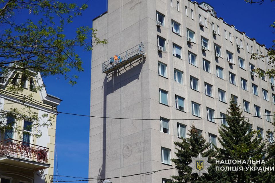 На стіні будівлі поліції в Тернополі створюють 15-метровий мурал