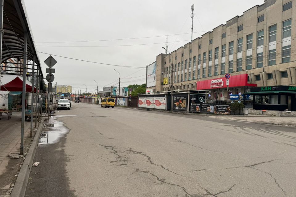 Розшукують водія, який на Шептицького збив пенсіонерку та втік з місця аварії