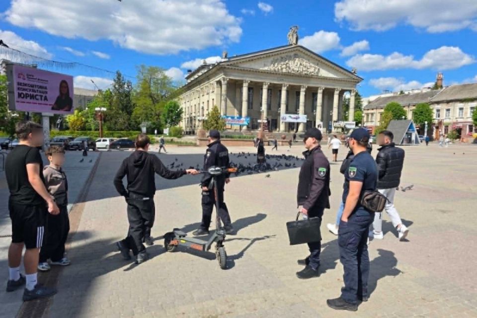 Самокати під забороною: У Тернополі почали жорсткіше карати за їзду на електротранспорті у пішохідній зоні