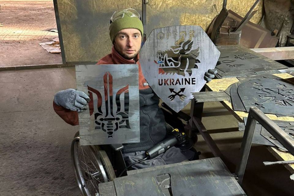 «Хочу, щоб у виробах була душа»: військовий після поранення створює авторський декор з металу та дерева
