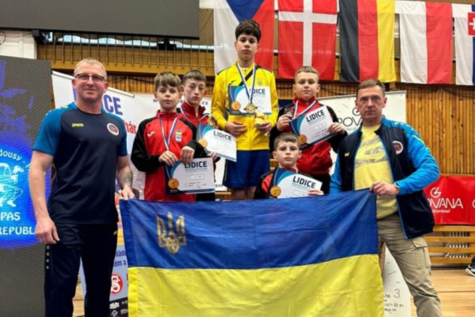 Тернопільські борці здобули перемоги на міжнародному турнірі в Чехії