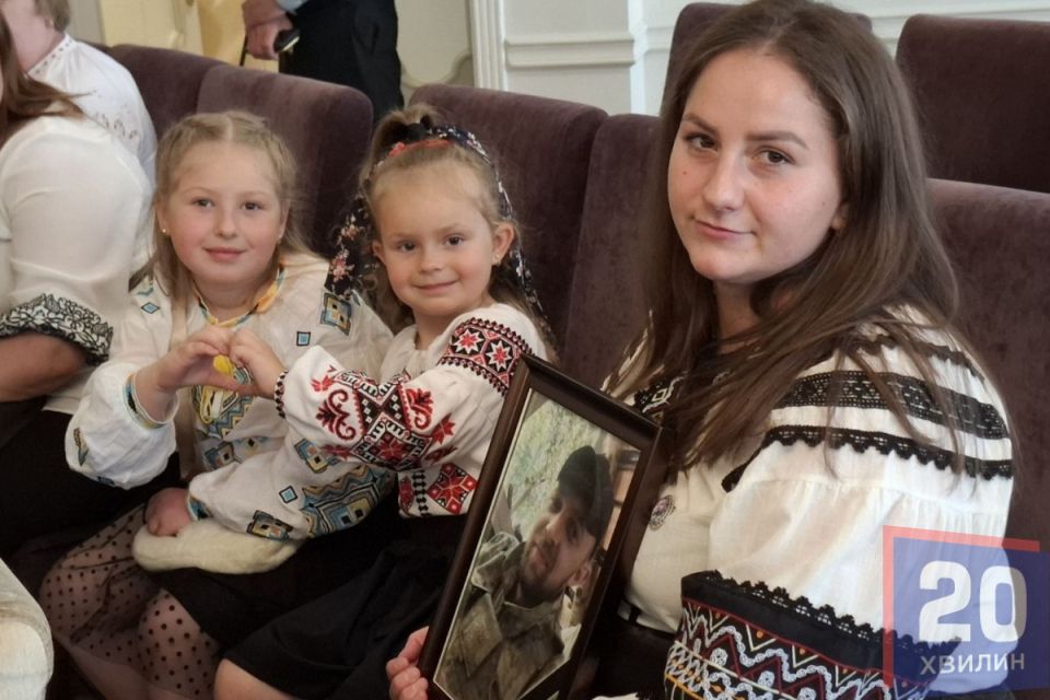 Важливо, що про них пам’ятають: у День Героїв нагородили тих, хто віддав життя за Україну. Посмертно