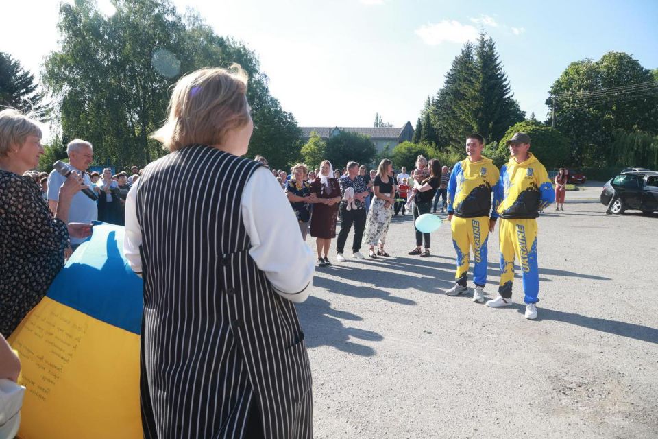 У рідному селі Настасів зустріли двох братів-Героїв, які повернулись з ворожого полону