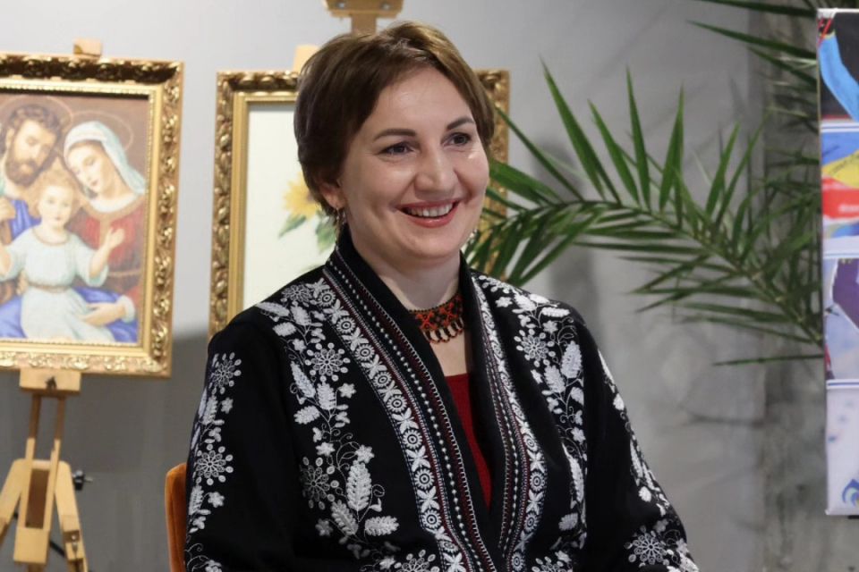 Підгрушна у Тернополі презентувала олімпійські медалі та свої рекордні вишивки