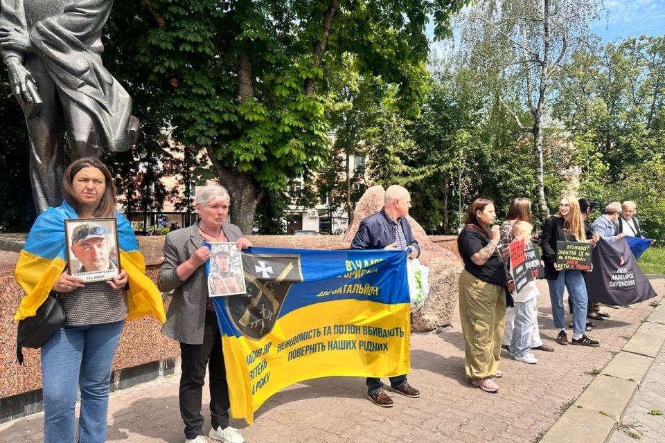 «Моє серце у пеклі полону»: у Тернополі нагадали про полонених і зниклих безвісти захисників