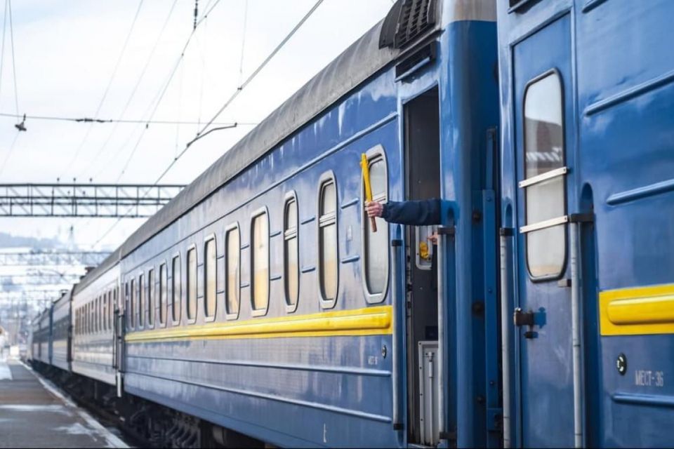 Затримки від півтори до майже трьох годин: два поїзди, що курсують через Тернопіль, запізнюються