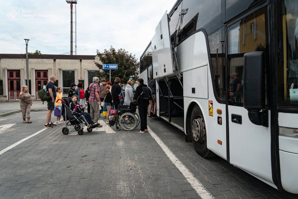 У Тернополі зустріли дітей, які приїхали на оздоровлення
