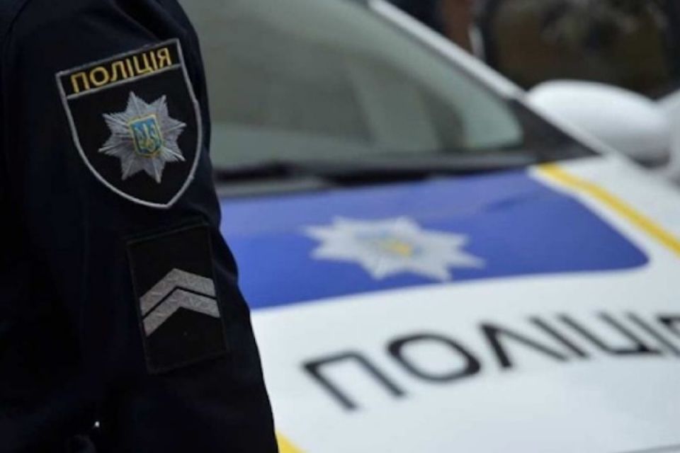 Бабуся привезла дворічного онука до Тернополя і залишила в під’їзді будинку