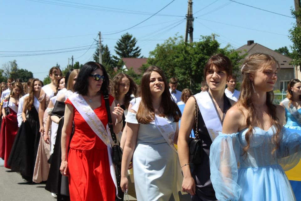 Випускний бал у Великогаївській громаді: дивіться фото