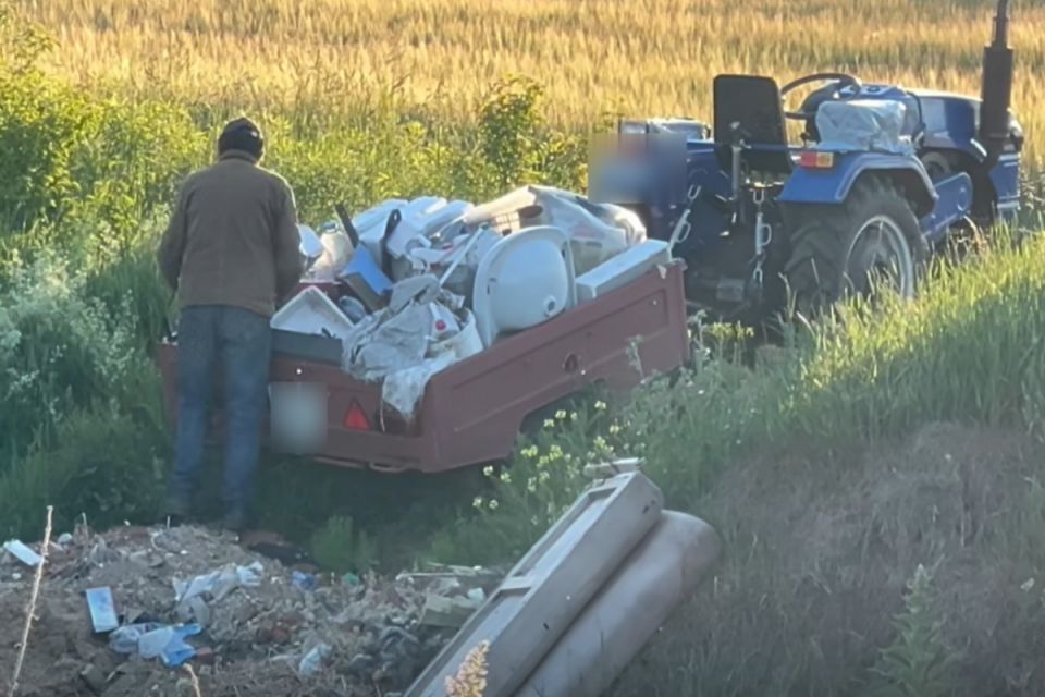 Розшукали та оштрафували чоловіка, який вивіз сміття у Пронятині