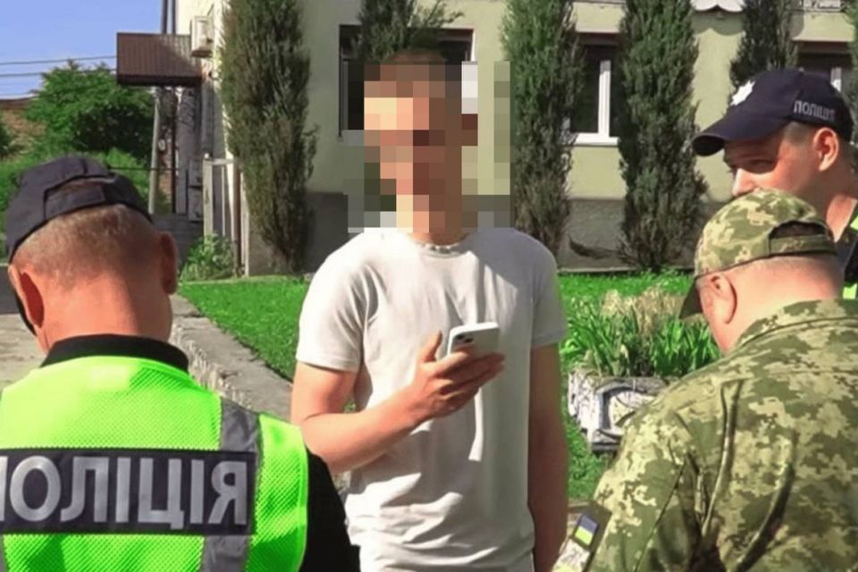 Писали про переміщення ТЦК — залишилися без телефонів. Як карають суди на Тернопільщині