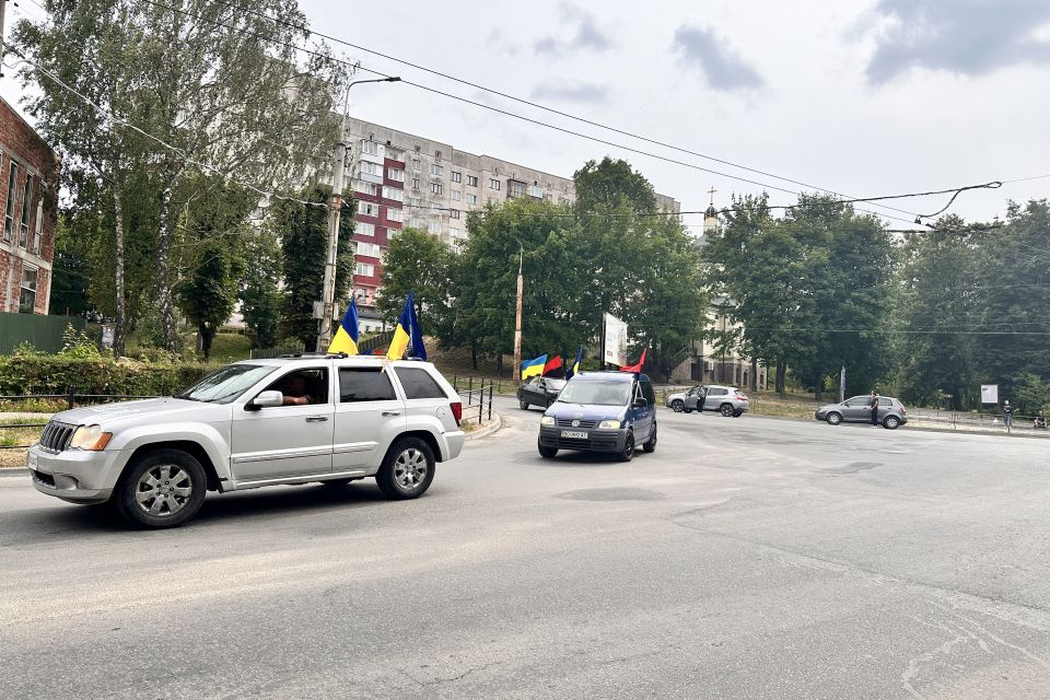 «На щиті» через Тернопіль до рідного дому повернувся захисник Іван Локотош