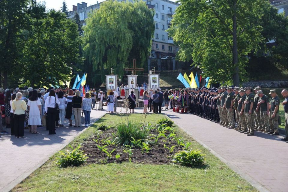 День Української Державності та річницю Хрещення Київської Русі-України відзначили у Тернополі