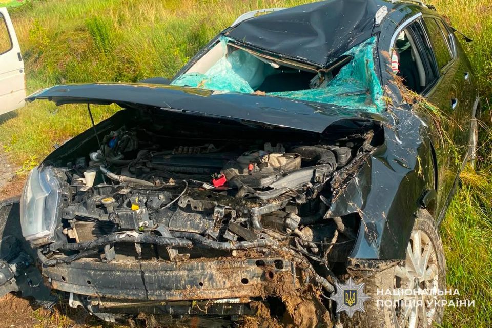 У Чистилові Nissan з'їхав у кювет: водія госпіталізували