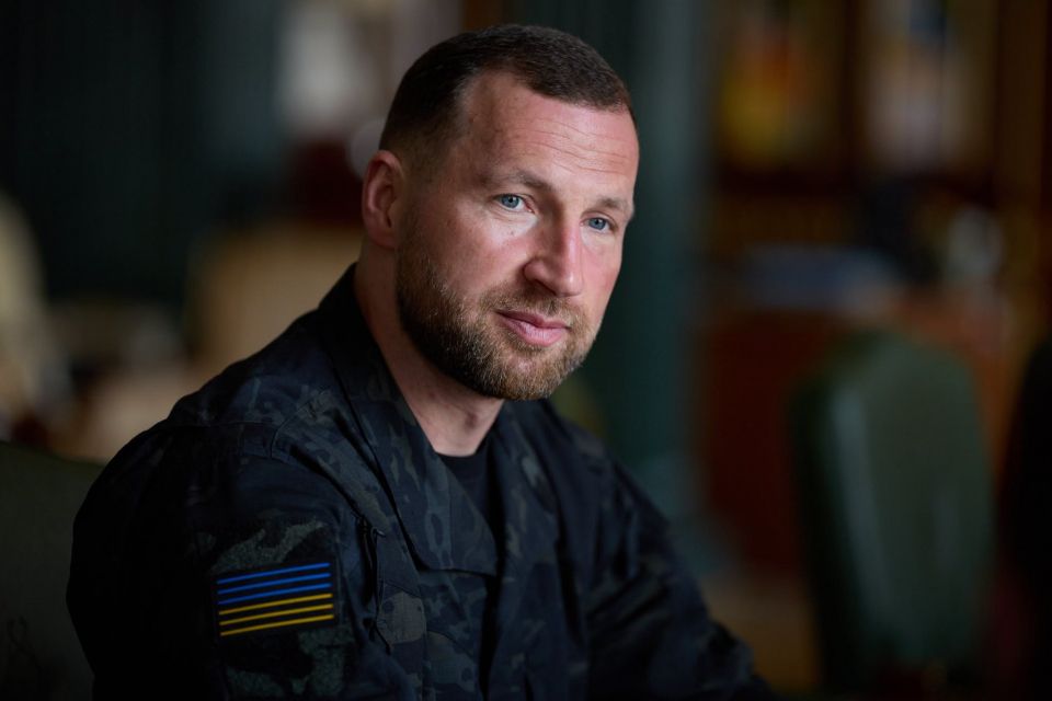 Обов'язки міністра оборони виконуватиме Євгеній Хмара. Що про нього відомо?