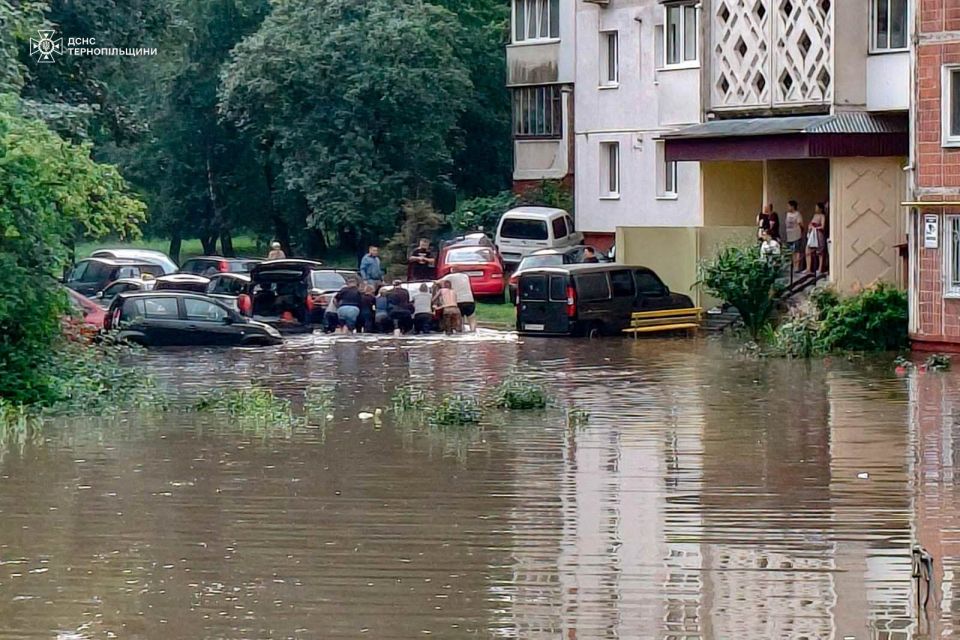 Злива на Тернопільщині: вода затопила будинки, підвали та гаражі у трьох населених пунктах