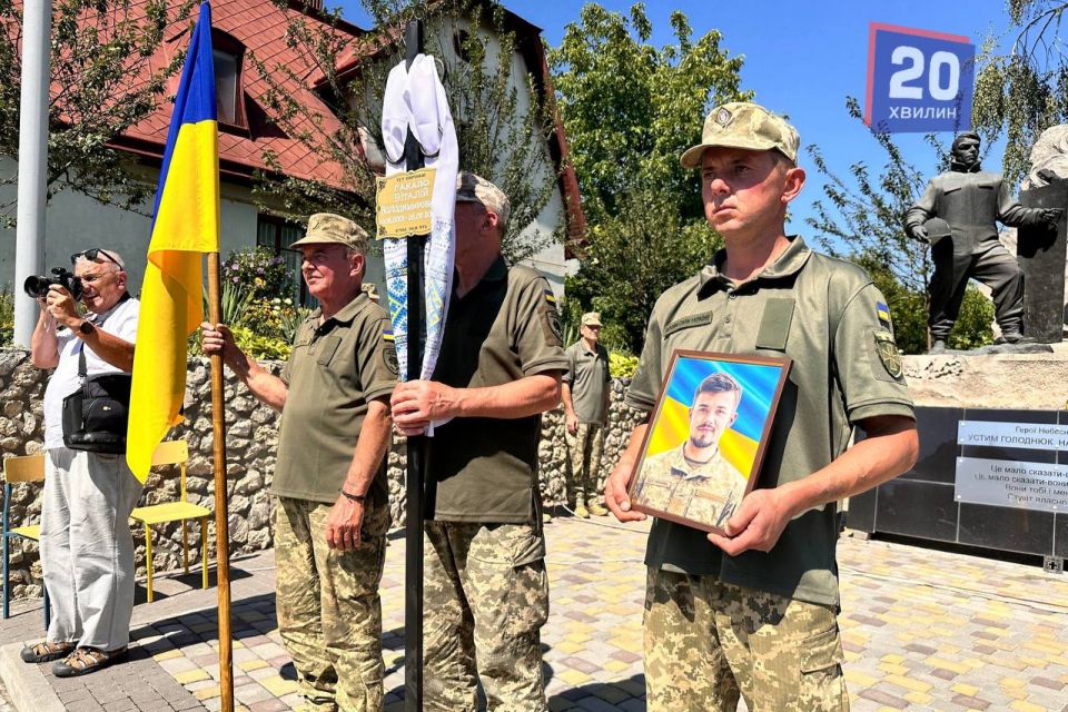 У Збаражі зустріли полеглого Героя бойового медика Віталія Гакала