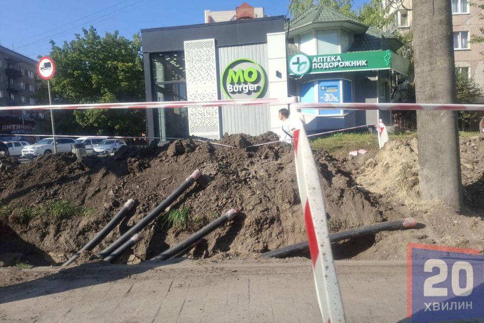 Знову розрили біля «Універсаму»: що роблять цього разу?