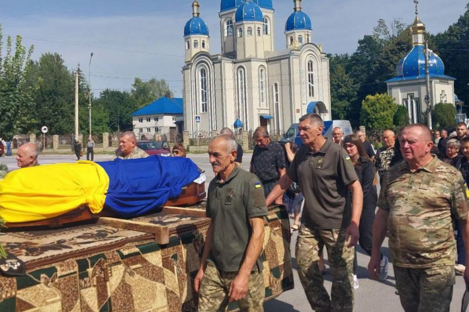 У Борщеві в останню путь провели Героя Андрія Свириду