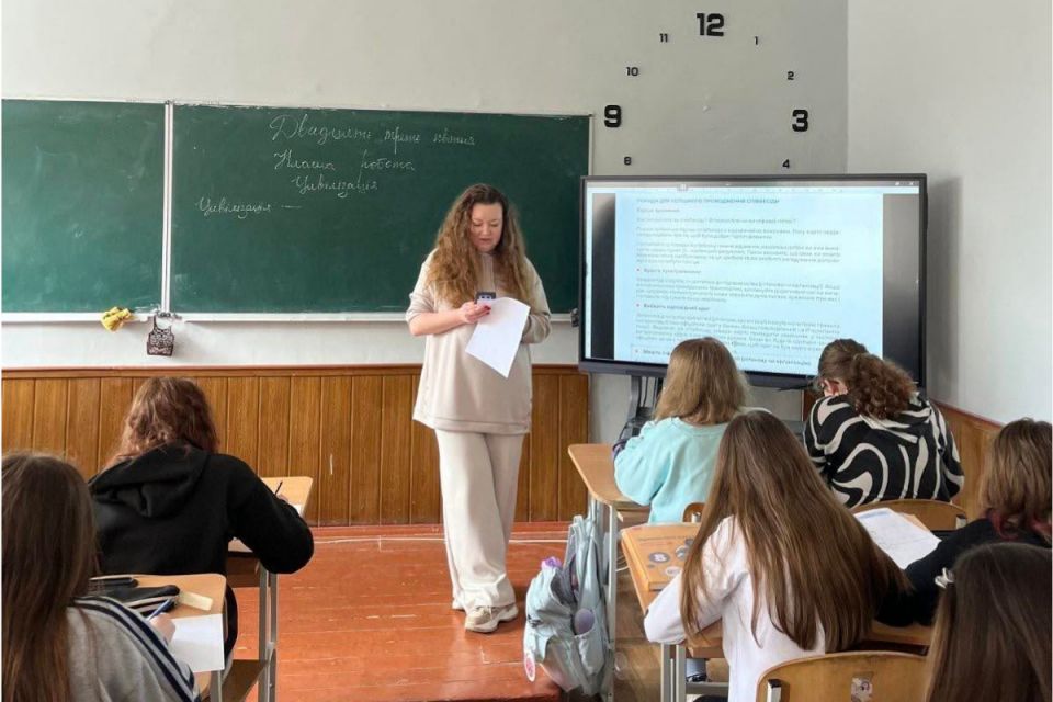 Зарплати педагогів виростуть вже з 1 вересня: скільки доплачуватимуть