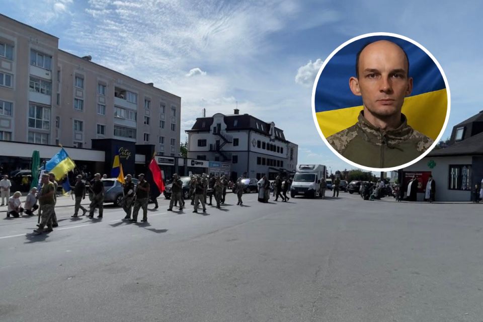 «На щиті» повернувся додому: Почаївська громада попрощалася із захисником Андрієм Владимірським